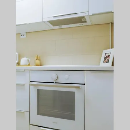 Elegant Vibes Next To Obor Market Apartment