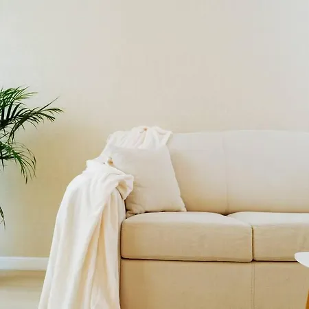 Elegant Vibes Next To Obor Market Apartment