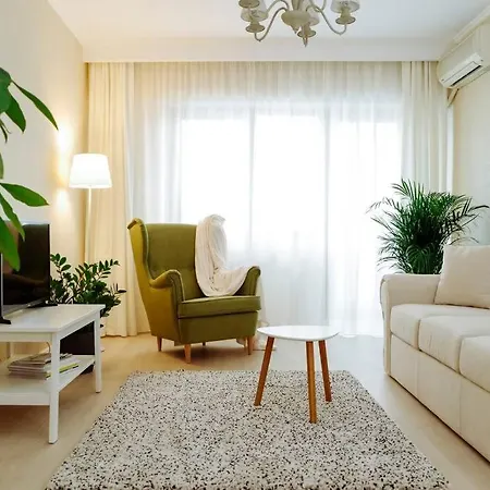 Elegant Vibes Next To Obor Market דירה