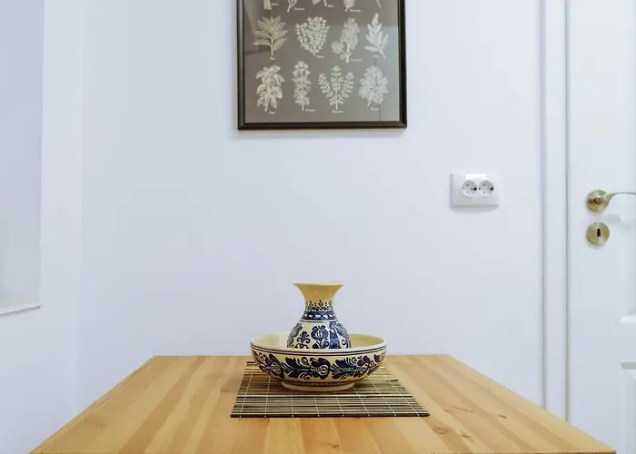 Elegant Vibes Next To Obor Market