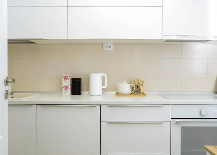 Elegant Vibes Next To Obor Market 부쿠레슈티